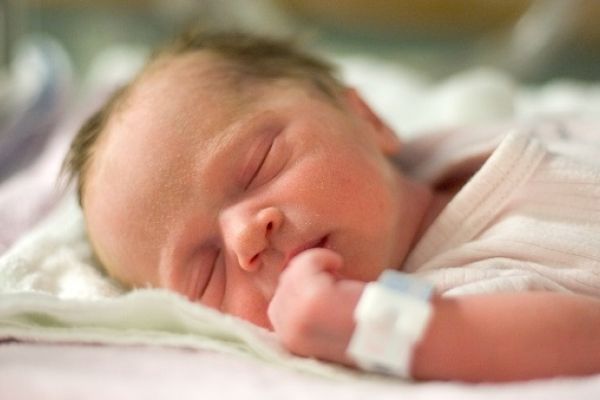 Sleeping newborn 597 x 330